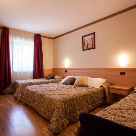 Hotel Vittoria Фольгария Экстерьер фото