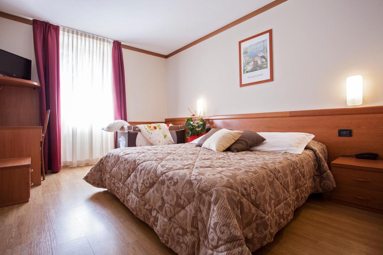 Hotel Vittoria Фольгария Экстерьер фото