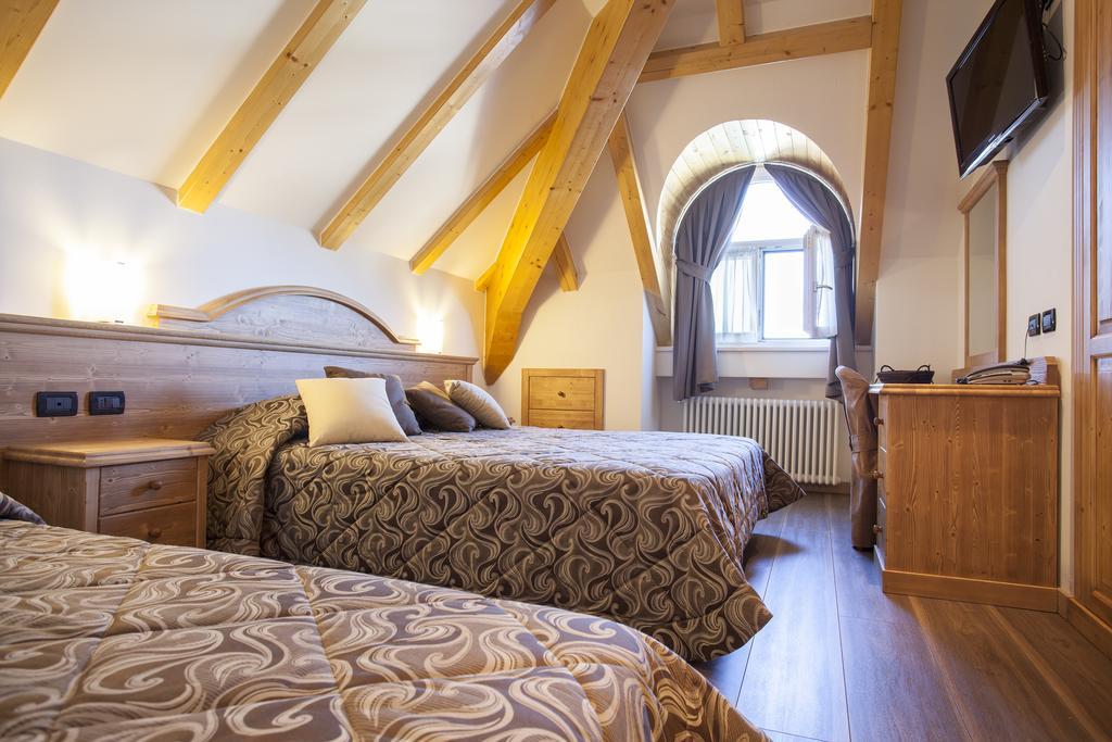 Hotel Vittoria Фольгария Экстерьер фото