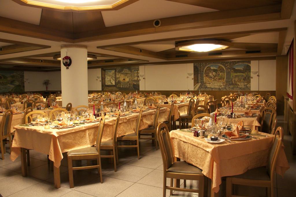 Hotel Vittoria Фольгария Экстерьер фото