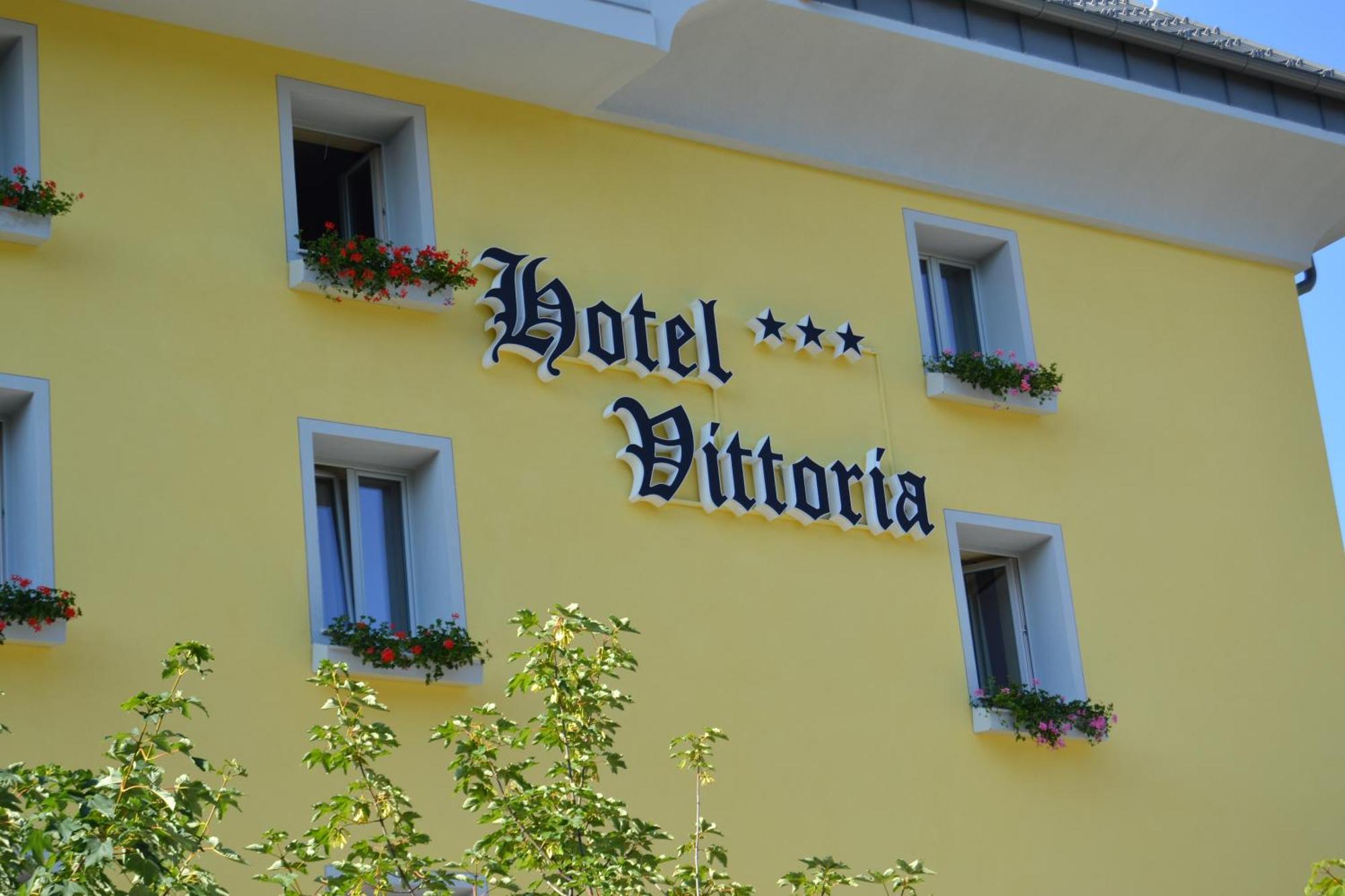Hotel Vittoria Фольгария Экстерьер фото