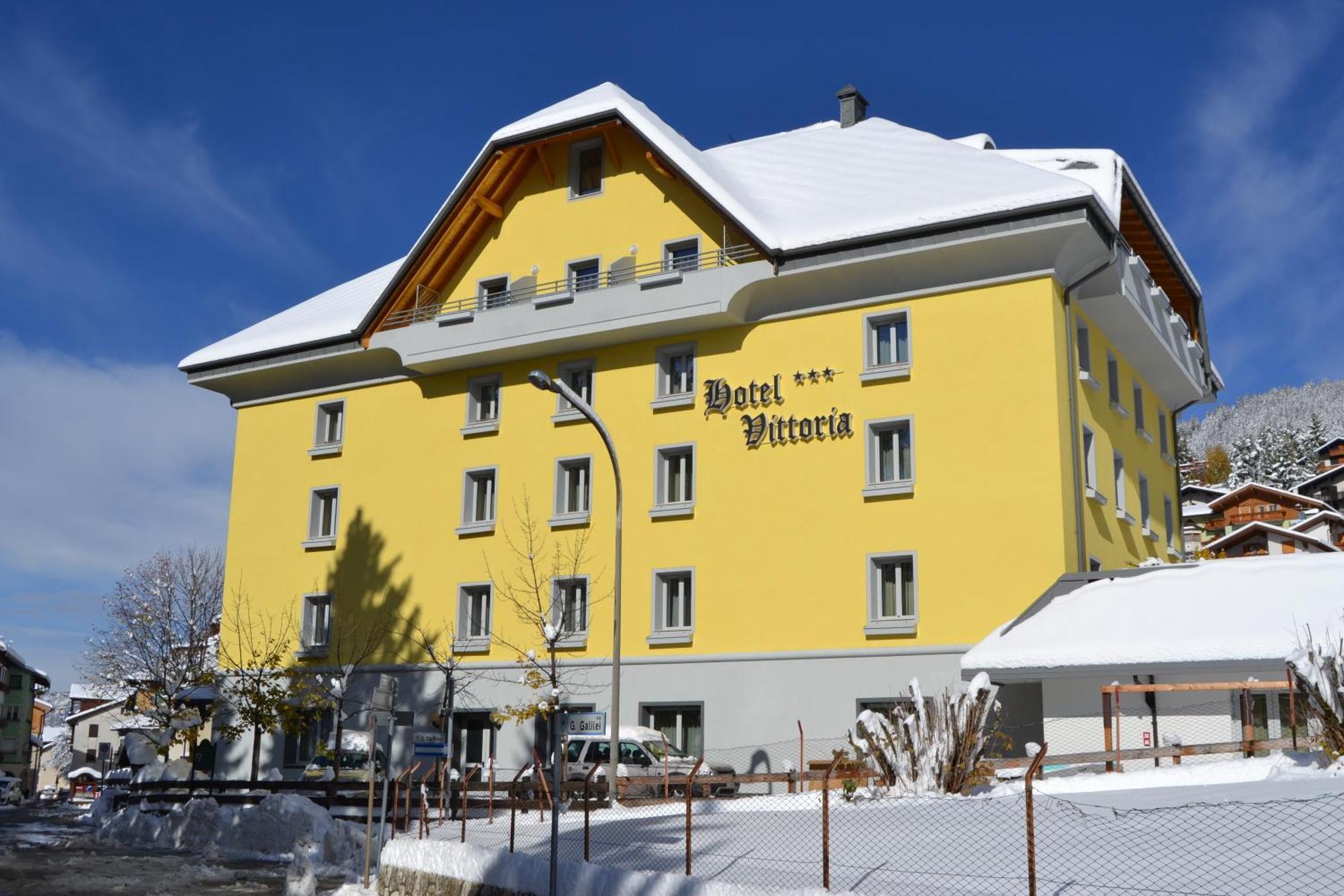 Hotel Vittoria Фольгария Экстерьер фото