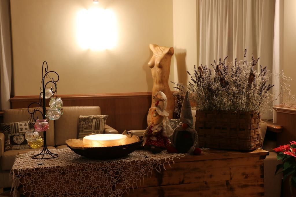 Hotel Vittoria Фольгария Экстерьер фото