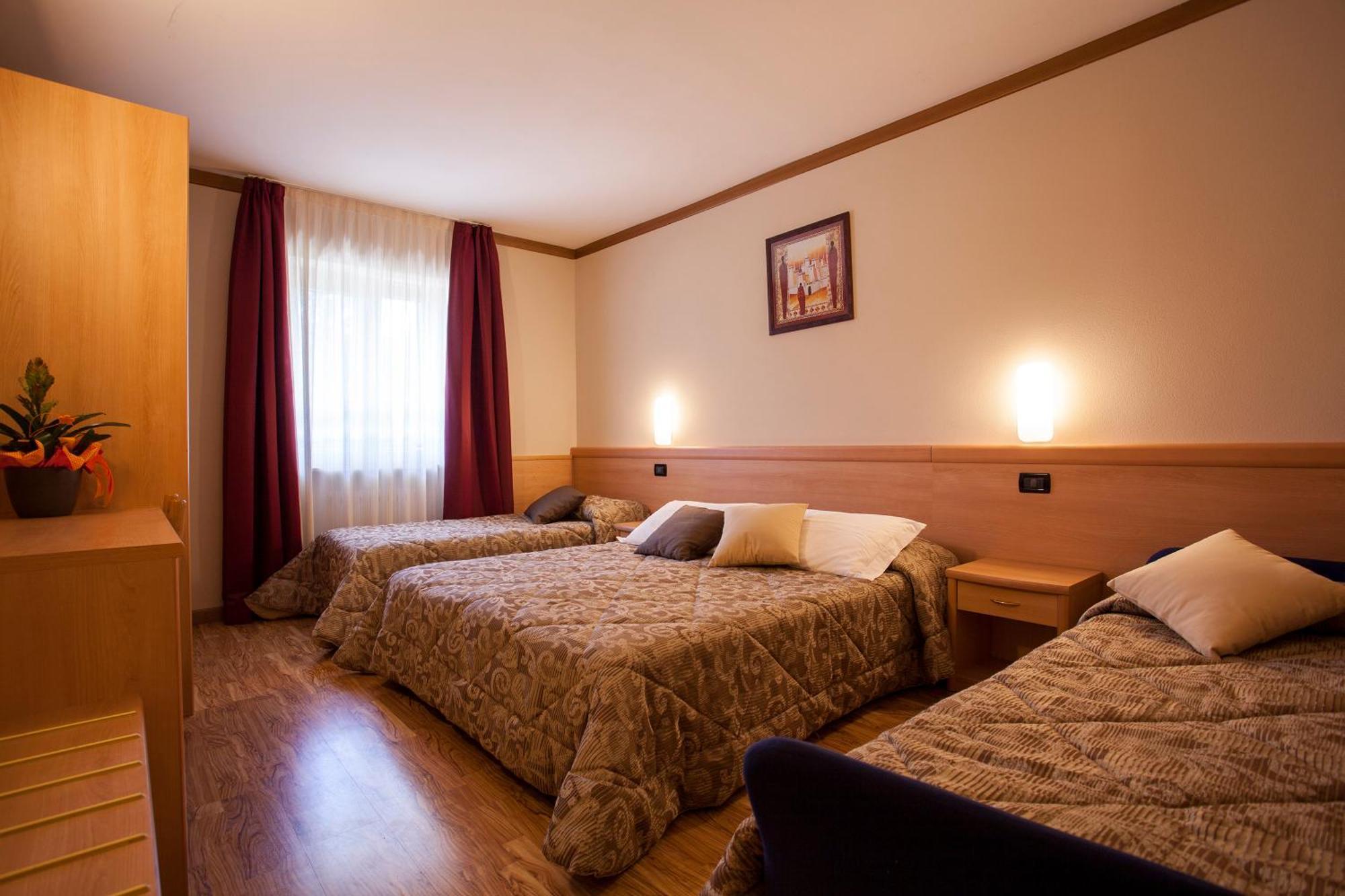 Hotel Vittoria Фольгария Экстерьер фото